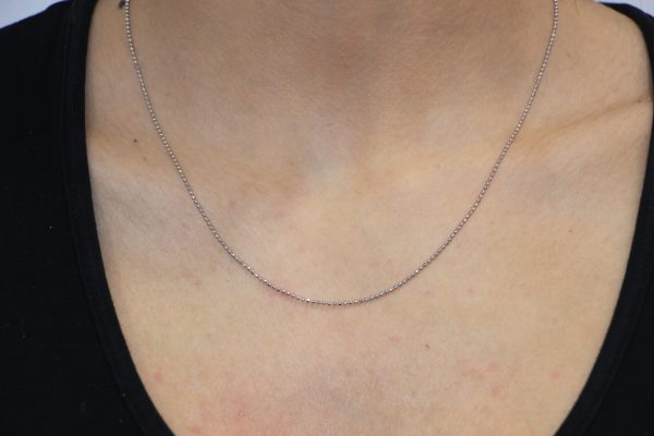 Collana oro bianco sfere sfaccettate