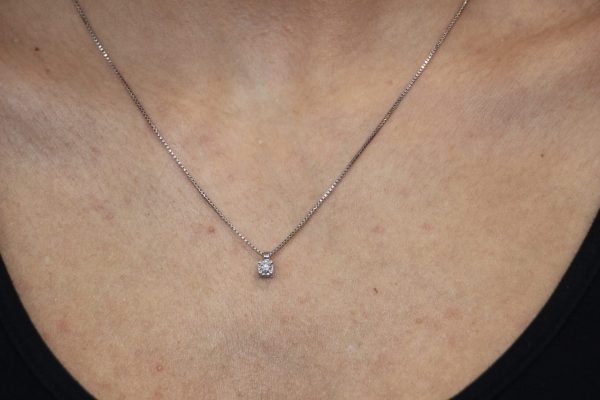 Collana oro bianco punto luce con diamante